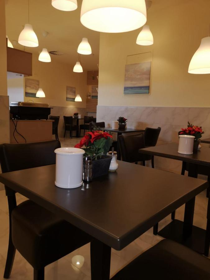 וינה Ch-Hotel Luka Budget מראה חיצוני תמונה